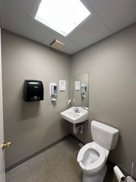 More Photos Of 810 E Craig St, Atmore Medical For Sale