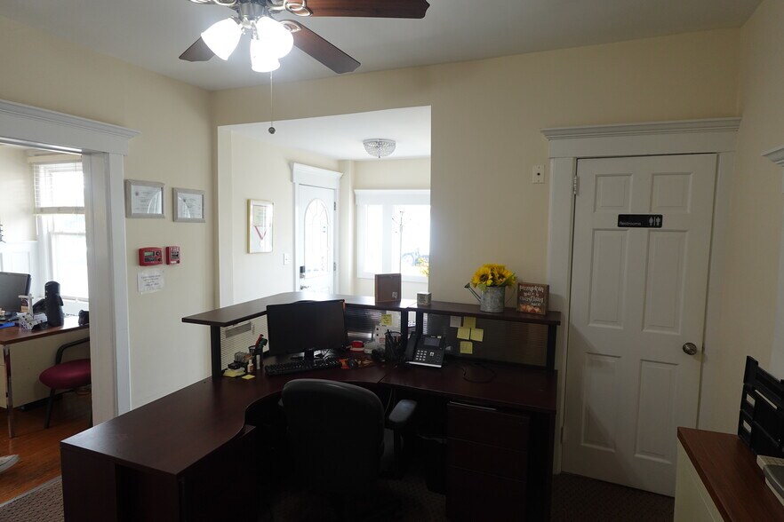 More Photos Of 235 Everett Ave, Wyckoff Office For Sale