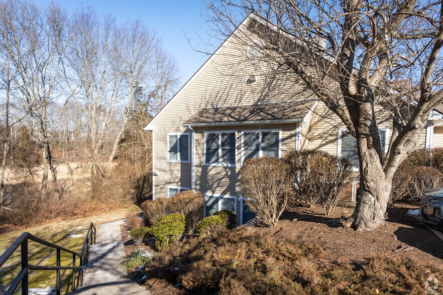 More Photos Of 1130 Ten Rod Rd, North Kingstown Medical For Sale