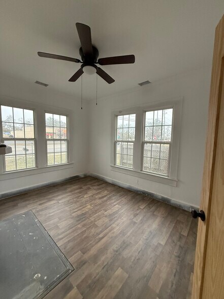 More Photos Of 66 W Coffee St, Hazlehurst Office For Sale