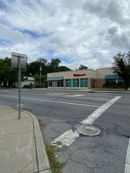 More Photos Of 1333 Boston Post Rd, Larchmont Freestanding For Lease