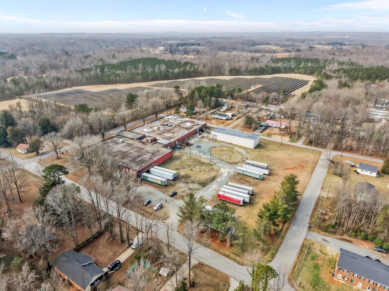 More Photos Of 312 W Luther Ave, Liberty Manufacturing For Sale