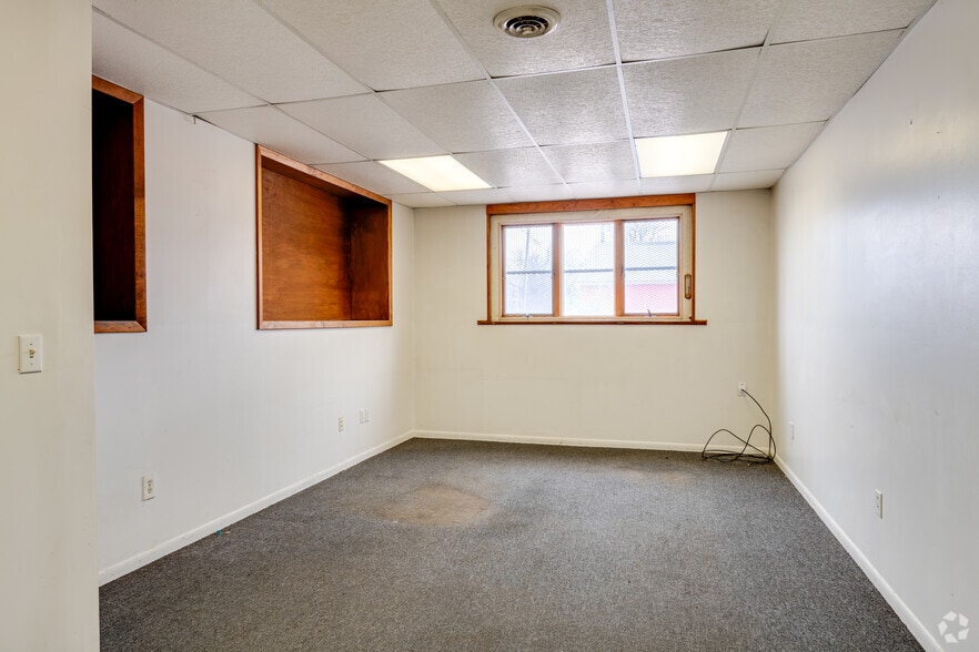 More Photos Of 1716 S Jefferson Ave, Saginaw Warehouse For Sale