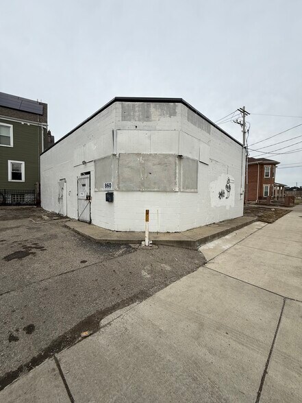 Primary Photo Of 860 E Long St, Columbus Freestanding For Lease