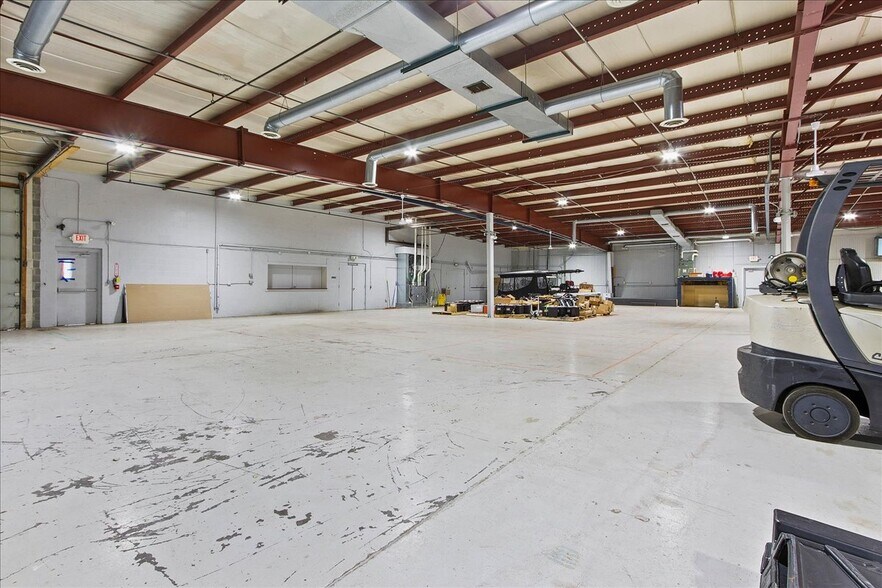 More Photos Of 6886 Wishart St, Huntsville Light Distribution For Lease