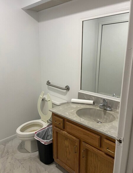 More Photos Of 5907 Highgrove Rd, Grandview Office For Lease