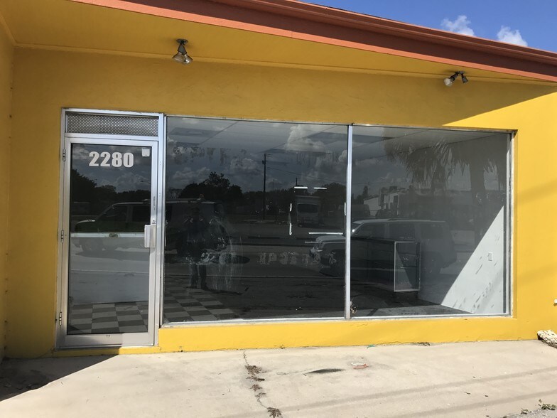 More Photos Of 2280-2290 Fowler St, Fort Myers Freestanding For Sale