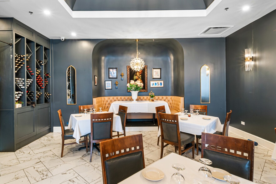More Photos Of 40W188 Campton Crossings Dr, St Charles Restaurant For Sale
