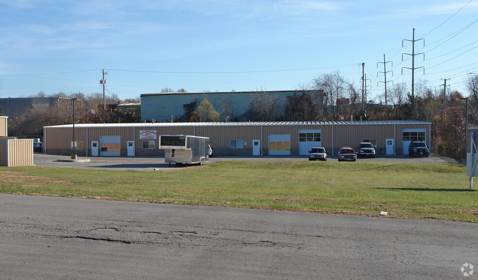 More Photos Of 2309 W 40 Hwy, Blue Springs Warehouse For Lease