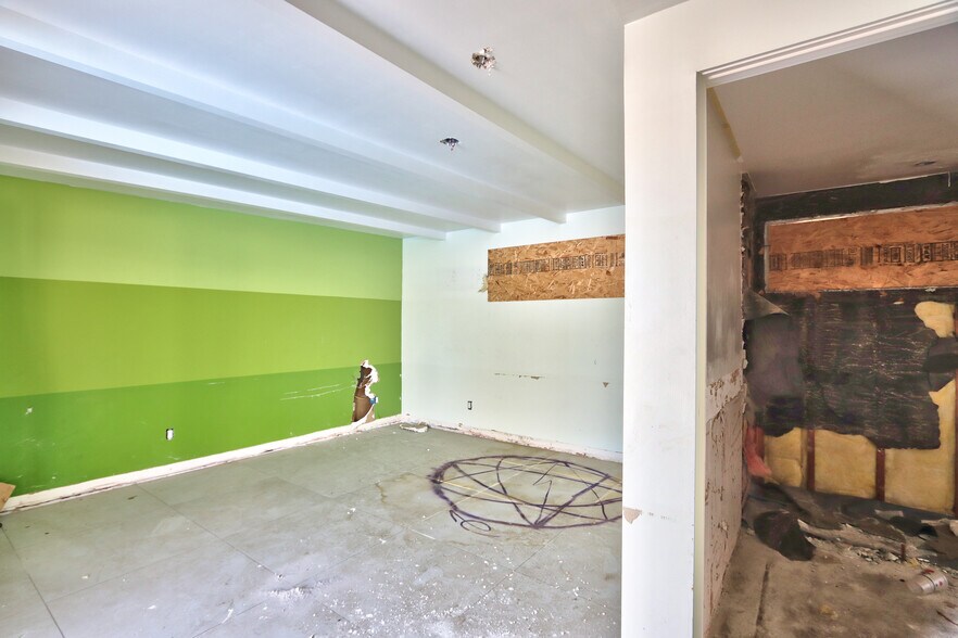 More Photos Of 2249 N Palm Canyon Dr, Palm Springs Hotel For Sale