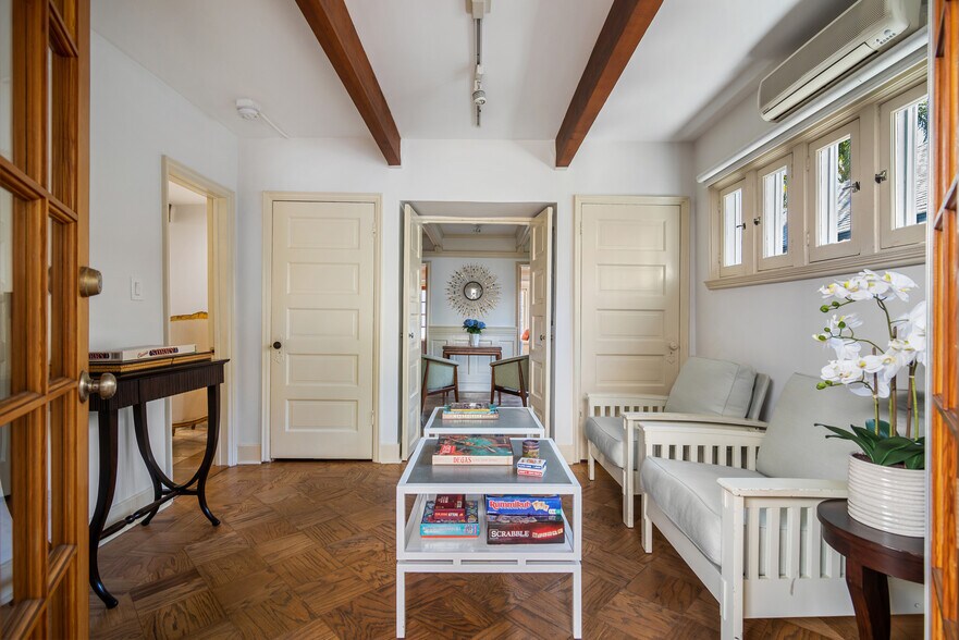 More Photos Of 1117 Abbot Kinney Blvd, Venice Loft Creative Space For Lease