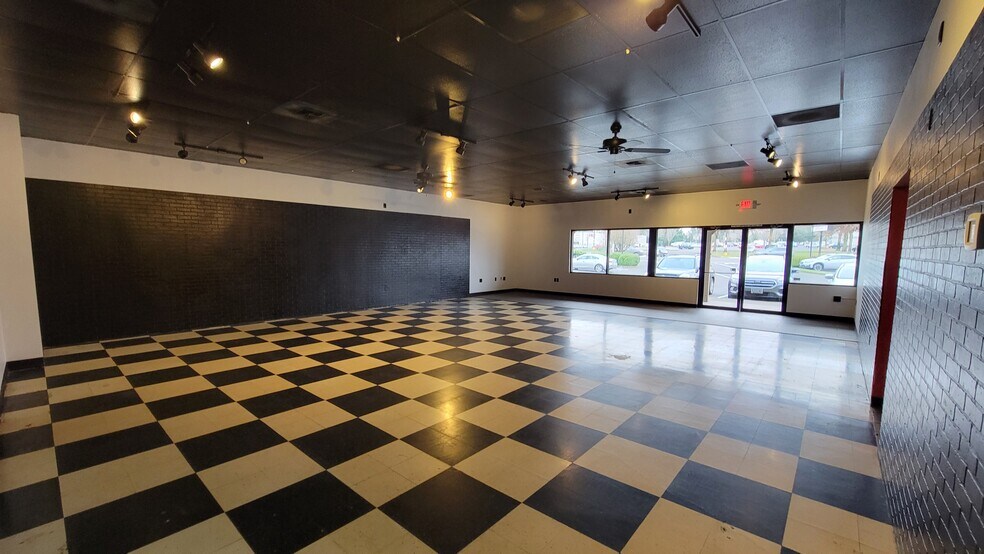 More Photos Of 5245-5251 Commercial St SE, Salem Freestanding For Lease