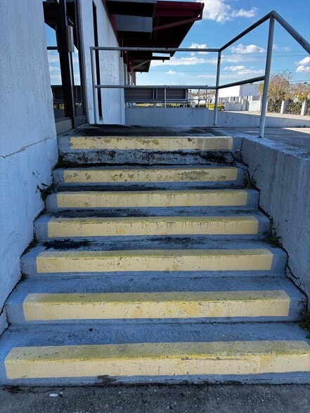 More Photos Of 848 Kensinger Rd, Lakeland Manufacturing For Lease