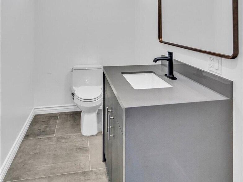 More Photos Of 535 S Warm Sands Dr, Palm Springs Hotel For Sale