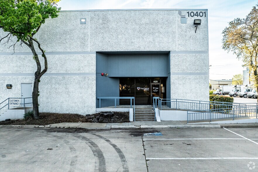 More Photos Of 10401 Miller Rd, Dallas Warehouse For Lease