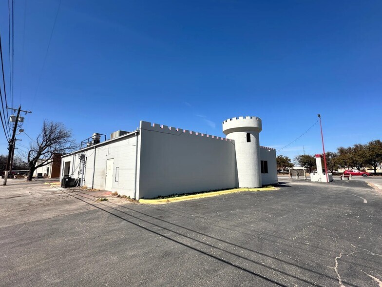 More Photos Of 2801 S 1st St, Abilene Fast Food For Sale