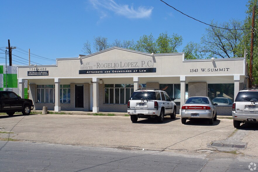 More Photos Of 1543 W Summit Ave, San Antonio Showroom For Sale
