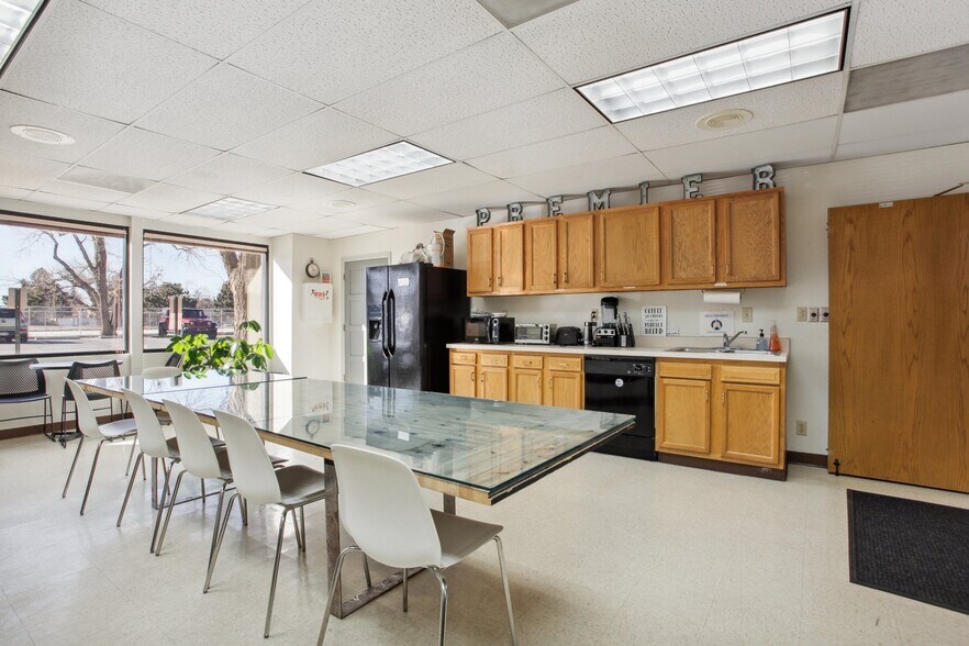 More Photos Of 2015 S Pontiac Wy, Denver Office For Sale