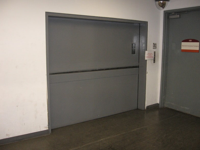 More Photos Of 76 Progress Dr, Stamford Research And Development For Lease