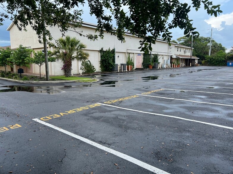More Photos Of 2950 Aloma Ave, Winter Park Storefront Retail Office For Lease