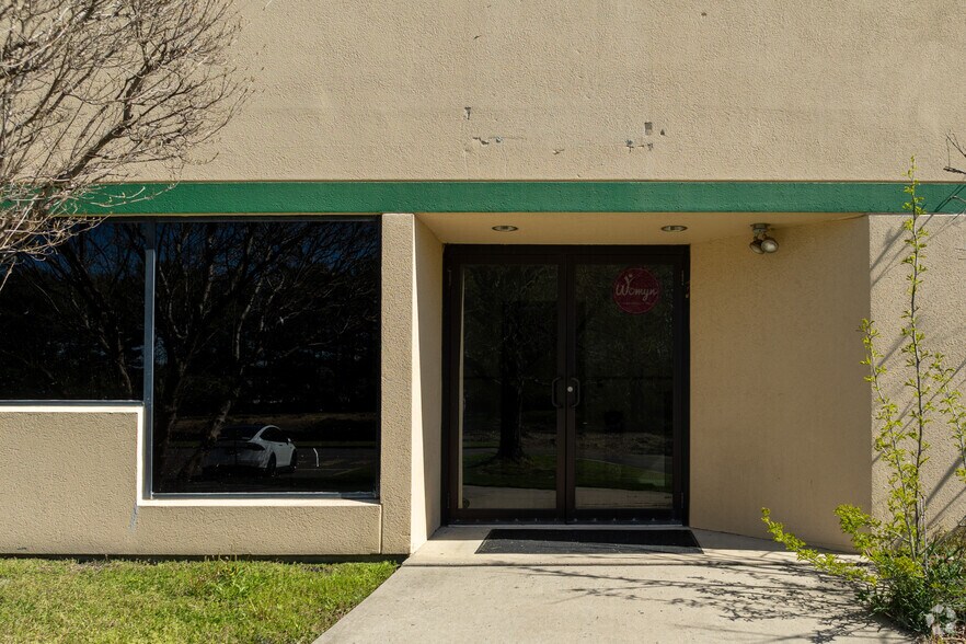 More Photos Of 183 Three Brooks Rd, Freehold Warehouse For Lease