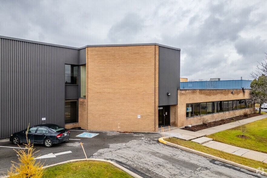 More Photos Of 2900 Av André, Dorval Warehouse For Lease