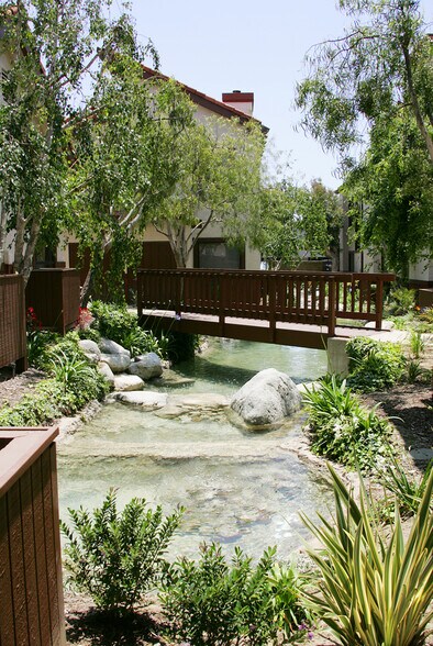 More Photos Of 1765 Goodyear Ave, Ventura Office For Lease