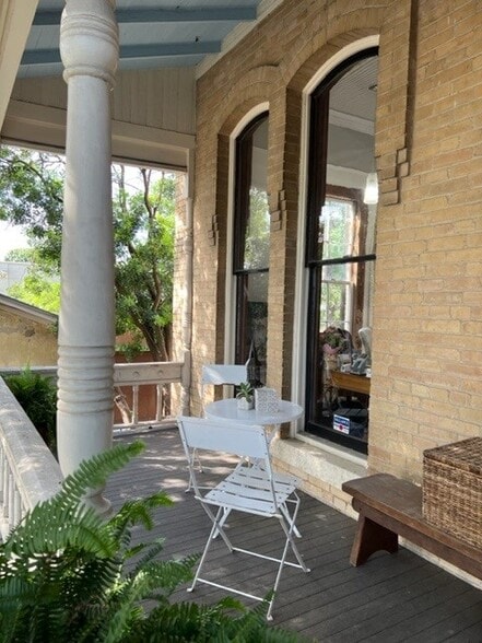More Photos Of 411 6th St, San Antonio Office Residential For Lease