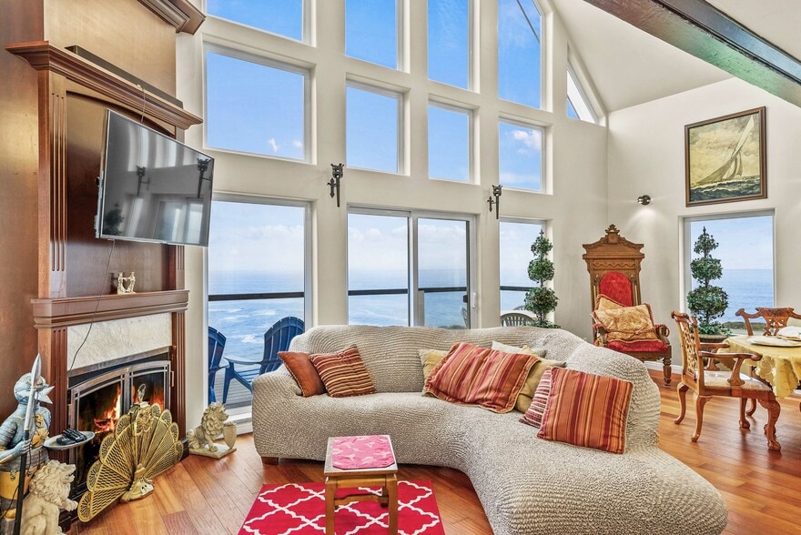 More Photos Of 266 Dolphin Dr, Whitethorn Hotel For Sale