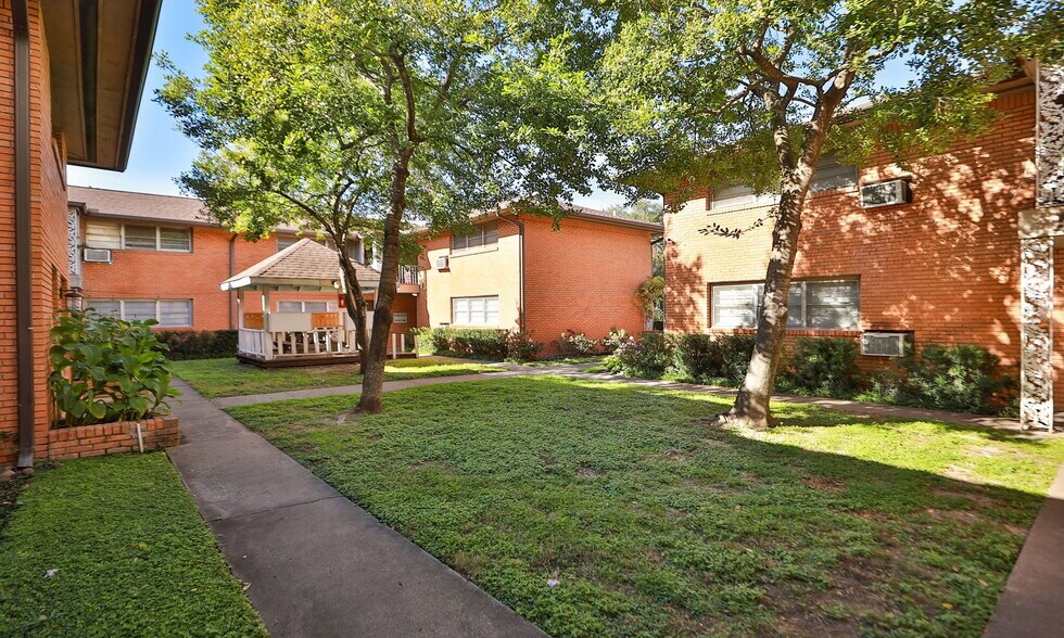 More Photos Of 714-724 E 11th St, Houston Apartments For Sale