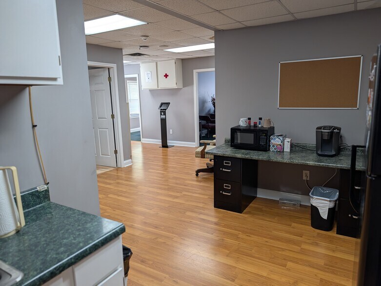 More Photos Of 612 Ball Street, Perry Storefront Retail Office For Sale