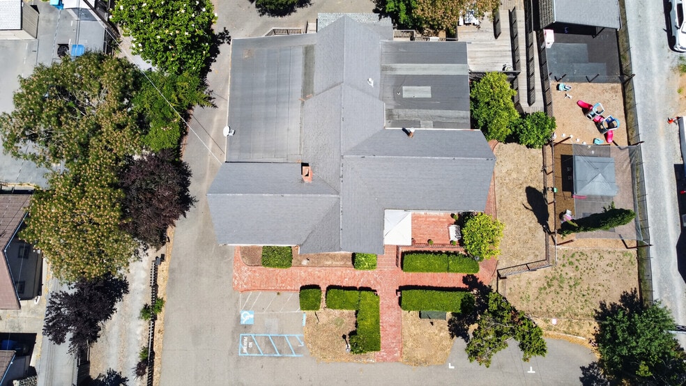 More Photos Of 530 N Cloverdale Blvd, Cloverdale Specialty For Sale