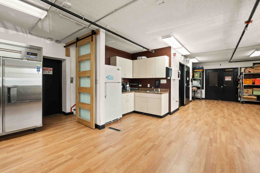 More Photos Of 313 W Bayaud Ave, Denver Warehouse For Lease