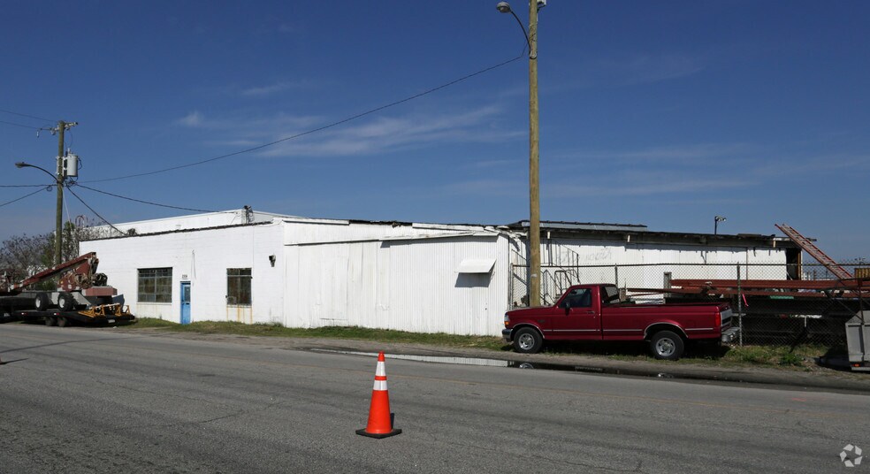 More Photos Of 2304 Turnpike Rd, Portsmouth Service For Sale