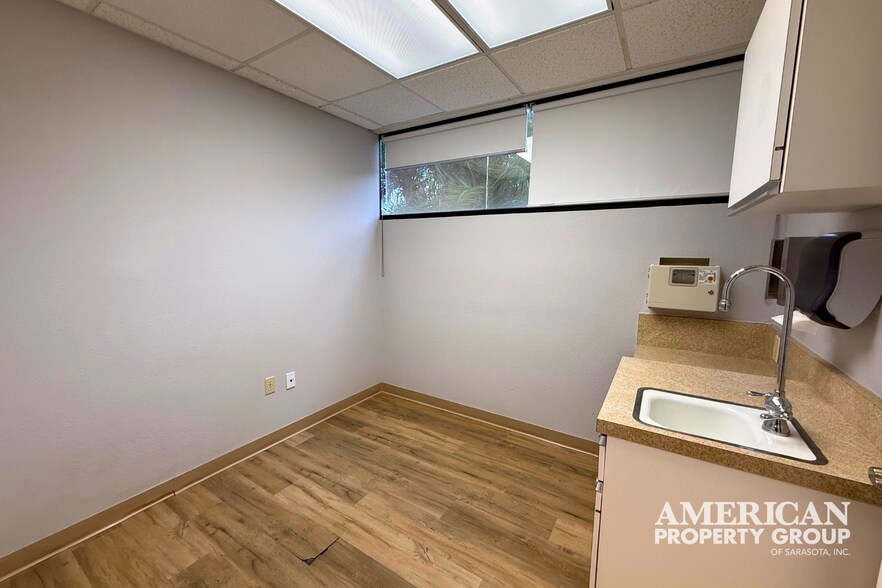 More Photos Of 201 4th Ave, Bradenton Medical For Sale