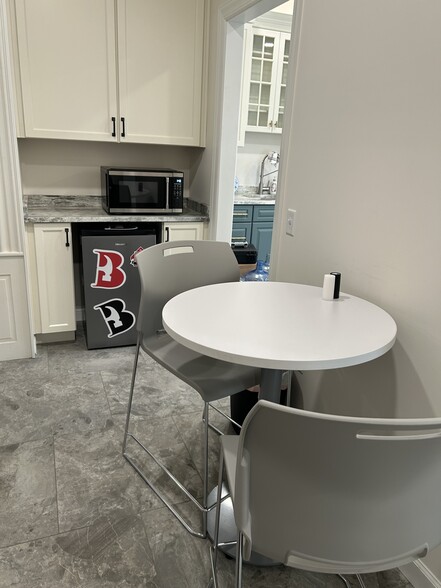More Photos Of 208 W Penn Ave, Wernersville Office Residential For Lease