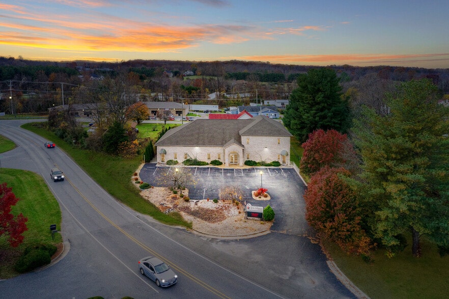 More Photos Of 1129 Thomas Jefferson Rd, Forest General Retail For Sale