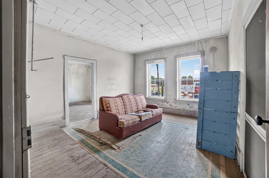 More Photos Of 36 Church St N, Jeffersonville Light Manufacturing For Sale