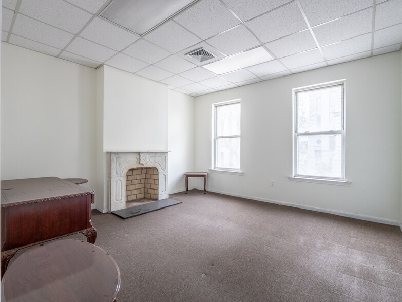 More Photos Of 16 Green St, Newark Office For Lease