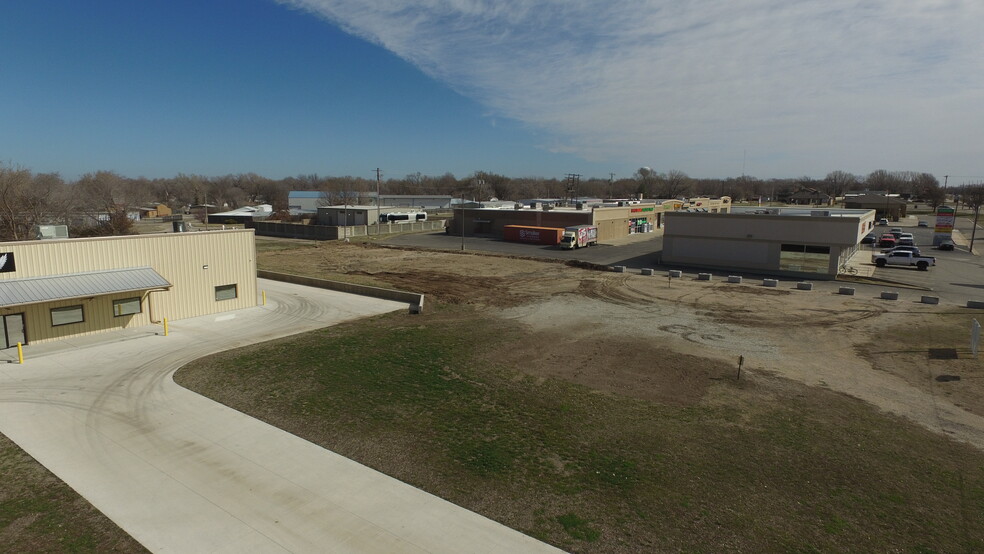 Primary Photo Of 1420 61st N st, Wichita Office For Lease