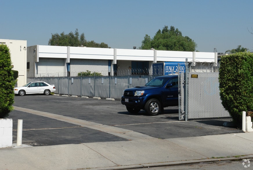 More Photos Of 6745-6747 Valjean Ave, Van Nuys Warehouse For Lease