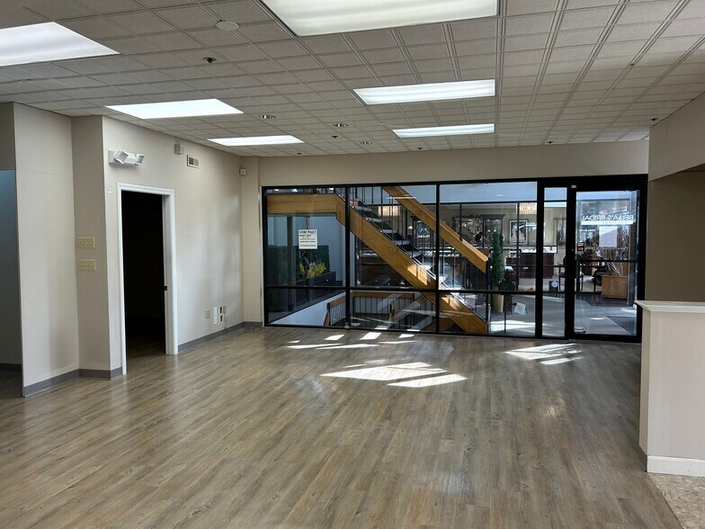 More Photos Of 490 Shrewsbury St, Worcester Storefront For Lease