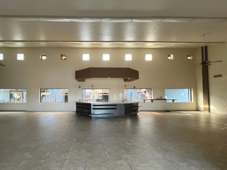 More Photos Of 2828 S Country Club Dr, Mesa Storefront Retail Office For Lease