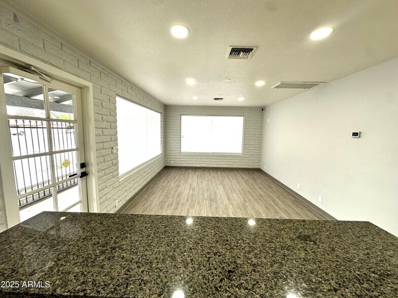 More Photos Of 600 E University Dr, Mesa Medical For Lease