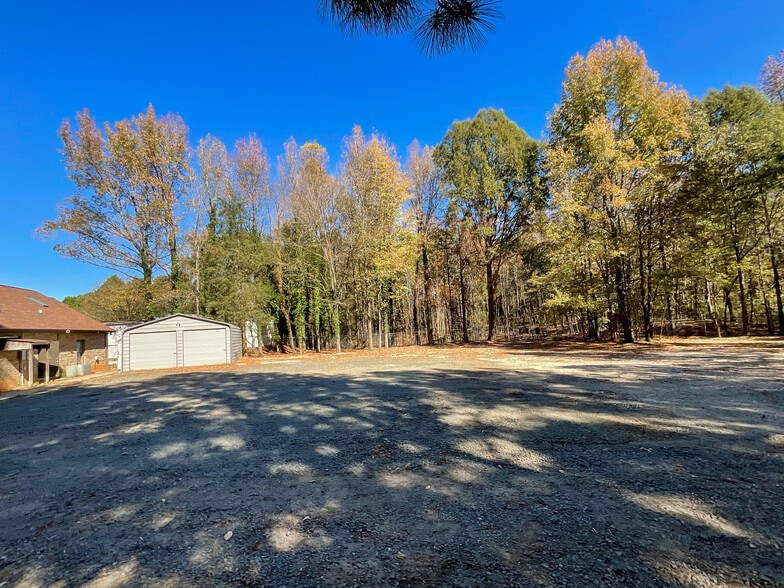 More Photos Of 1804 Lucas Ln, Charlotte Industrial For Lease