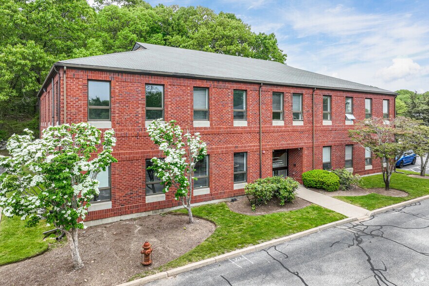 More Photos Of 875 Centerville Rd, Warwick Office For Sale