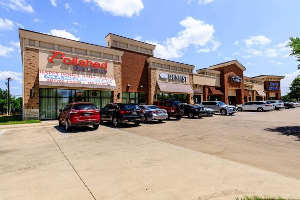 More Photos Of 421 Sherry Ln, Fort Worth Storefront For Lease