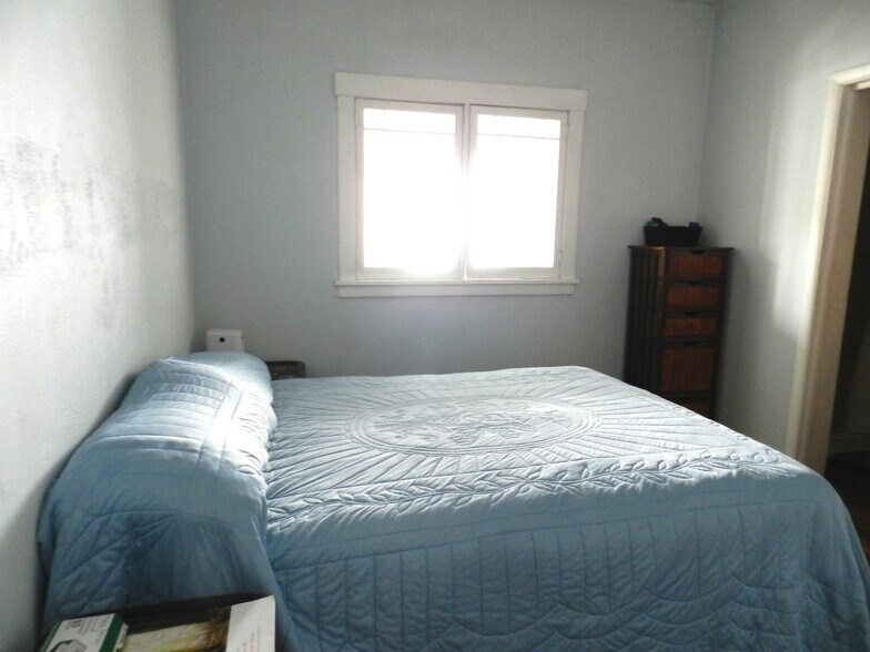 More Photos Of 104 Challis St, Salmon Warehouse For Sale