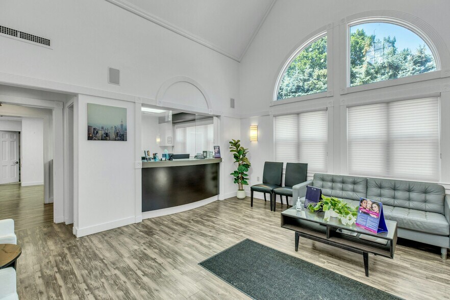 More Photos Of 139 Plandome Rd, Manhasset Medical For Sale