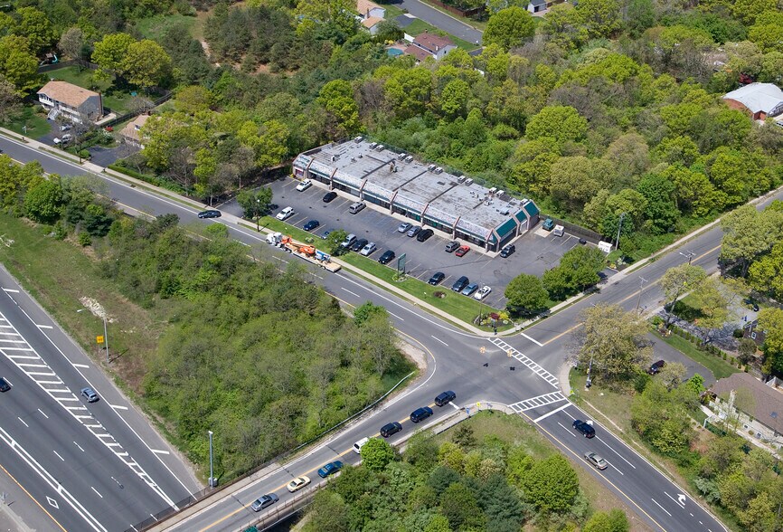 More Photos Of 1100 Waverly Ave, Holtsville Unknown For Lease